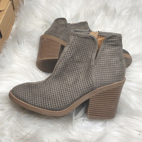 Soda Tarpon Faux Suede Mesh Perforated Chunky Heel Gray Taupe Ankle Boots - Picture 10 of 15